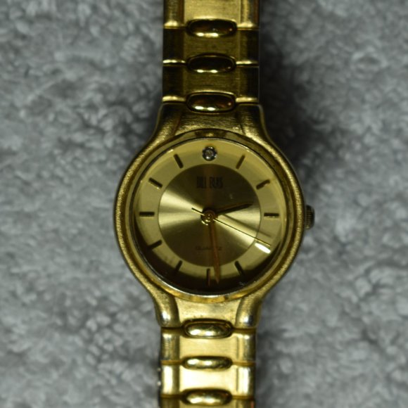 Vintage 1980s Bill Blass Gold Tone Quartz Watch main image 5